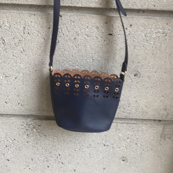 Stella & Dot Bucket Bag with removable pouch liner - Picture 8 of 16